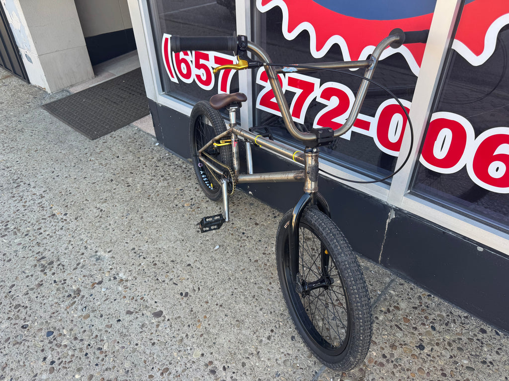 PRE OWNED S&M ATF 22”TT