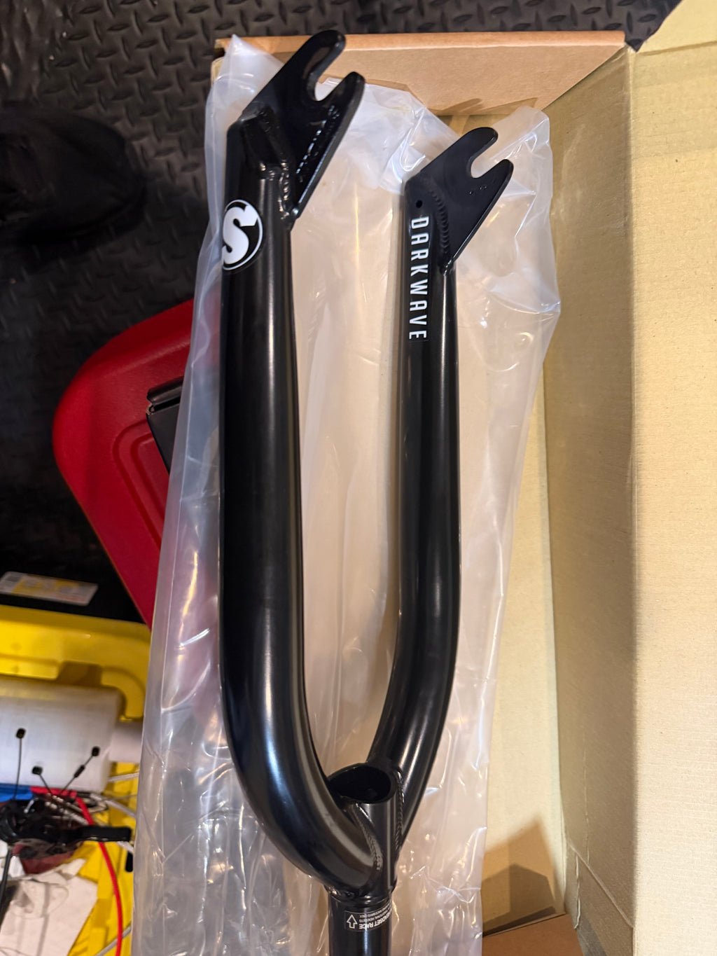** Pre-Owned ** Sunday Darkwave forks, Black, 28mm offset ** Pre-Owned ** SOLD AS IS