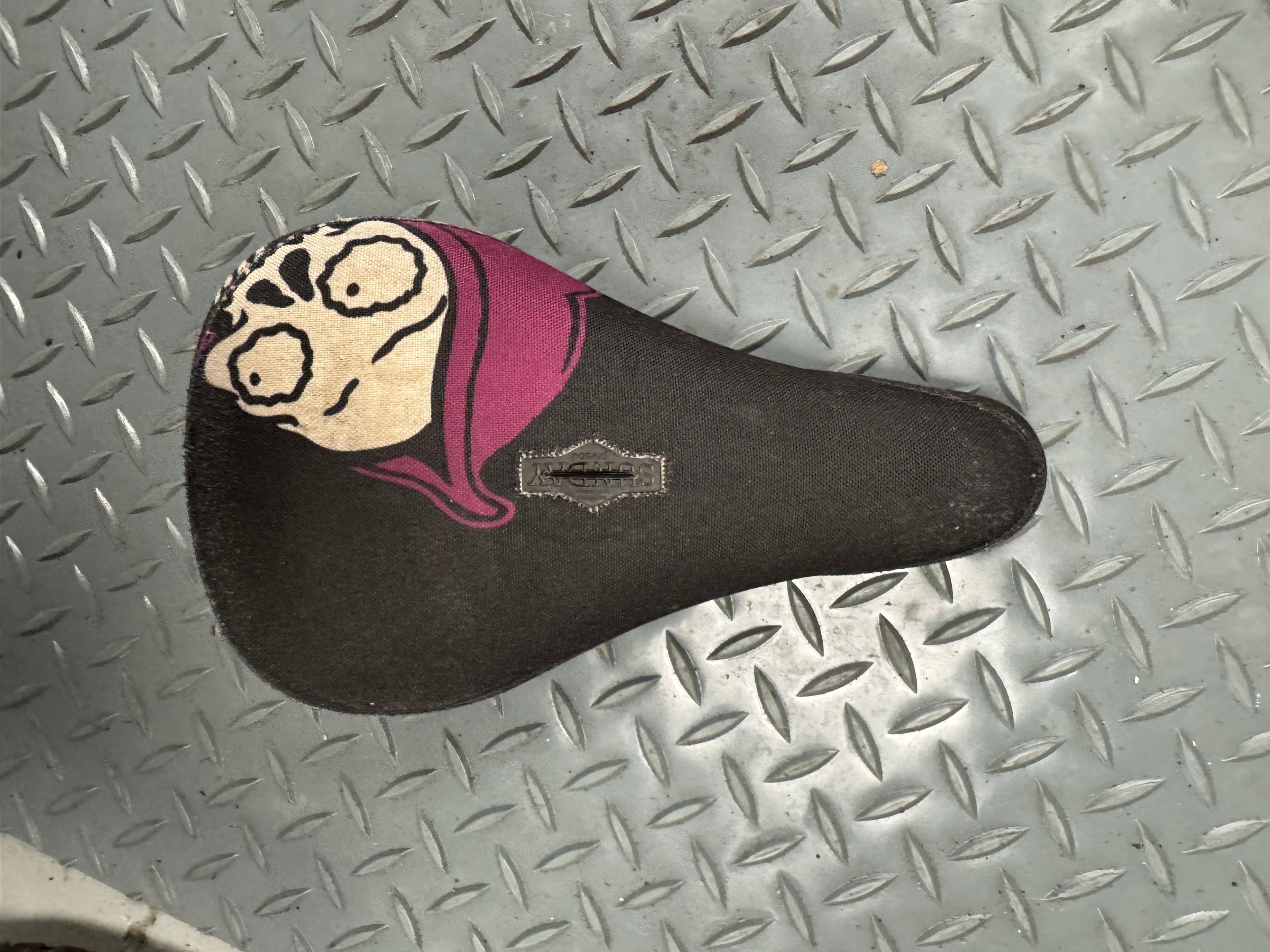 🧹 Pre‑Owned SUNDAY Creepy Sweeper Pivotal Seat