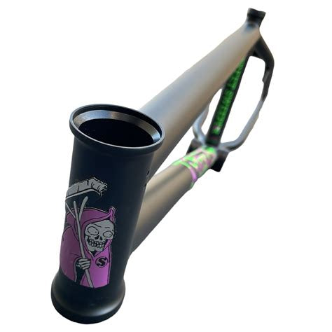 SUNDAY STREET SWEEPER FRAME 20.75” TT
Matte Black w/Purple and Green Flames