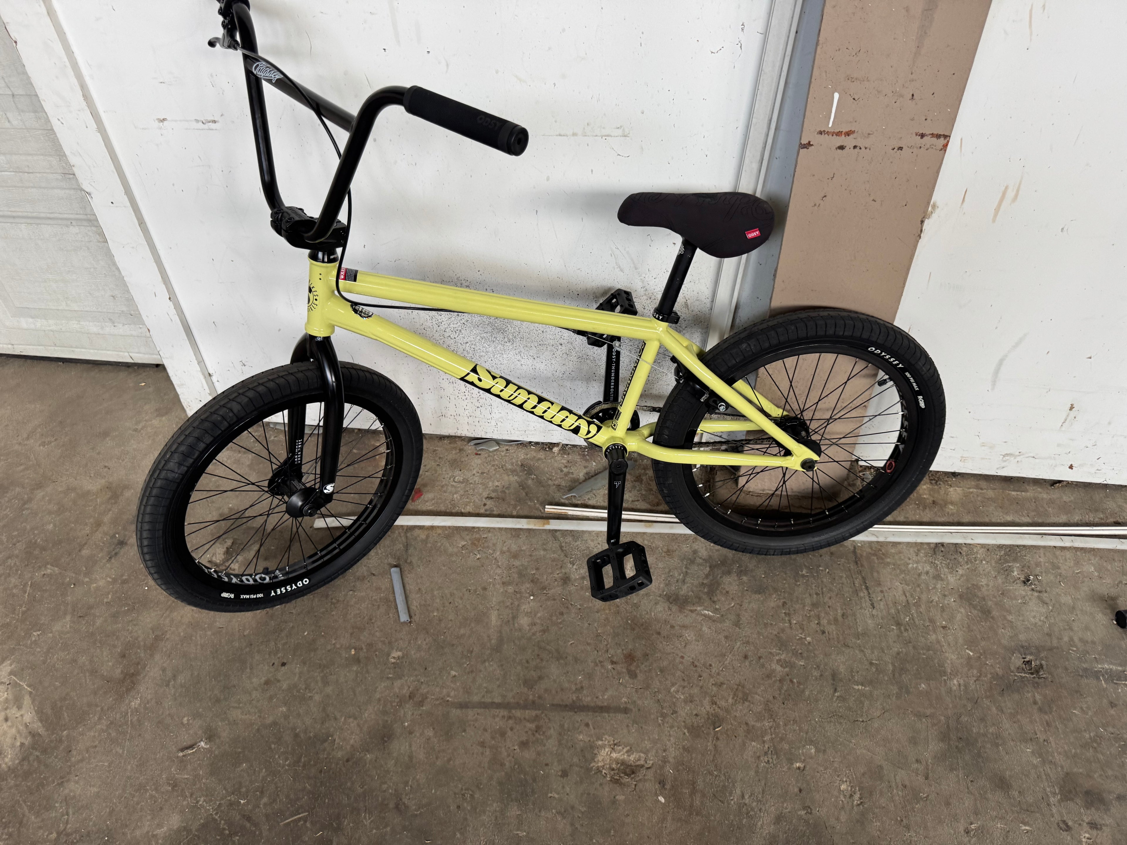 Sunday Soundwave Frame – Notepad Yellow – 21” TT – RHD – Pre‑Owned