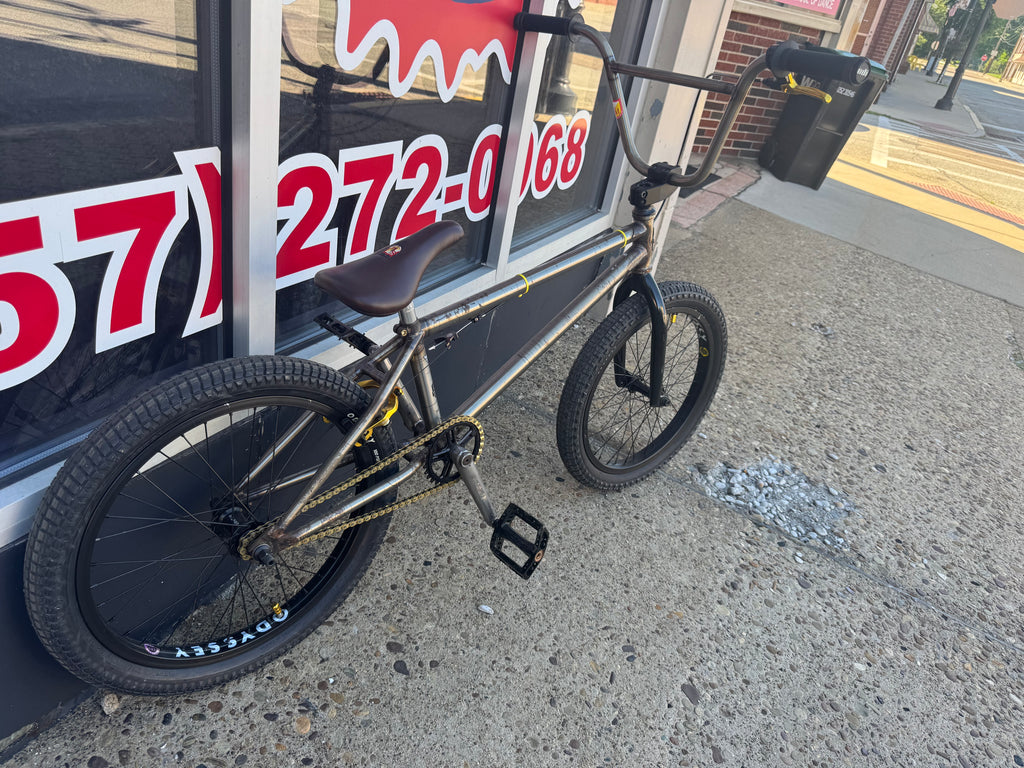 PRE OWNED S&M ATF 22”TT