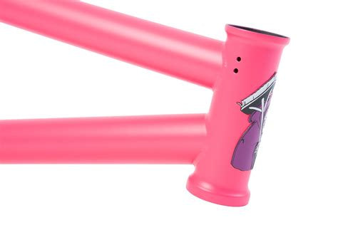 SUNDAY STREET SWEEPER FRAME
Hot Pink/Purple Fade
20.75 TT