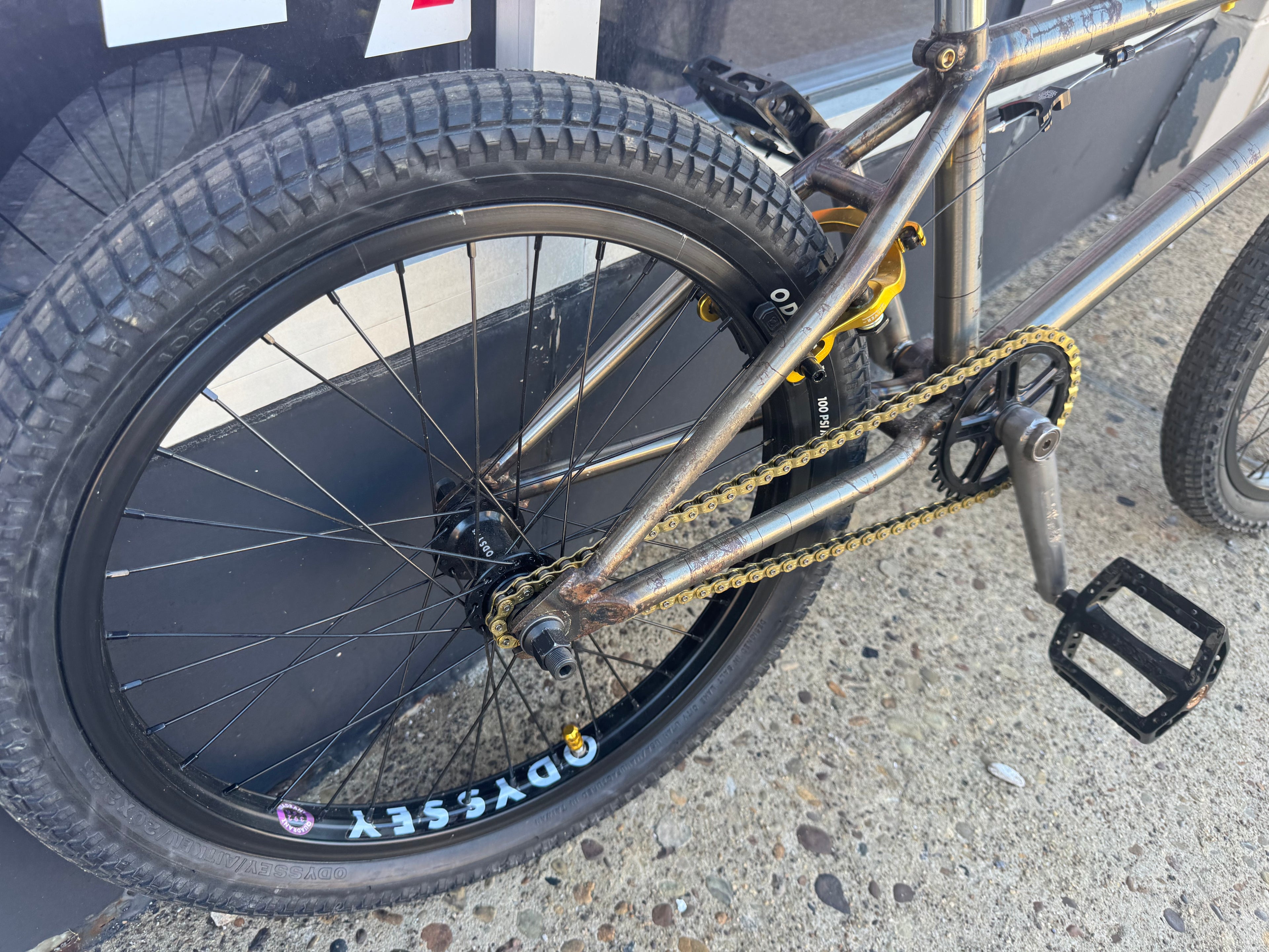 PRE OWNED S&M ATF 22”TT