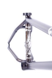 BIGGIE FRAME / DEVON SMILLIE / TRANSLUCENT BLACK 21” TT
$399.99
